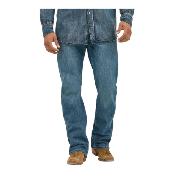 Men's Wrangler Relaxed Fit Boot Cut Jeans Size 38” -  32” - Picture 1 of 6